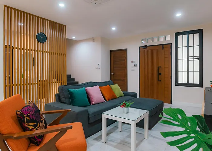 Prime Sukhumvit Modern Home, Phrom Phong Bts, Em District, Up To 14 Guests Villa